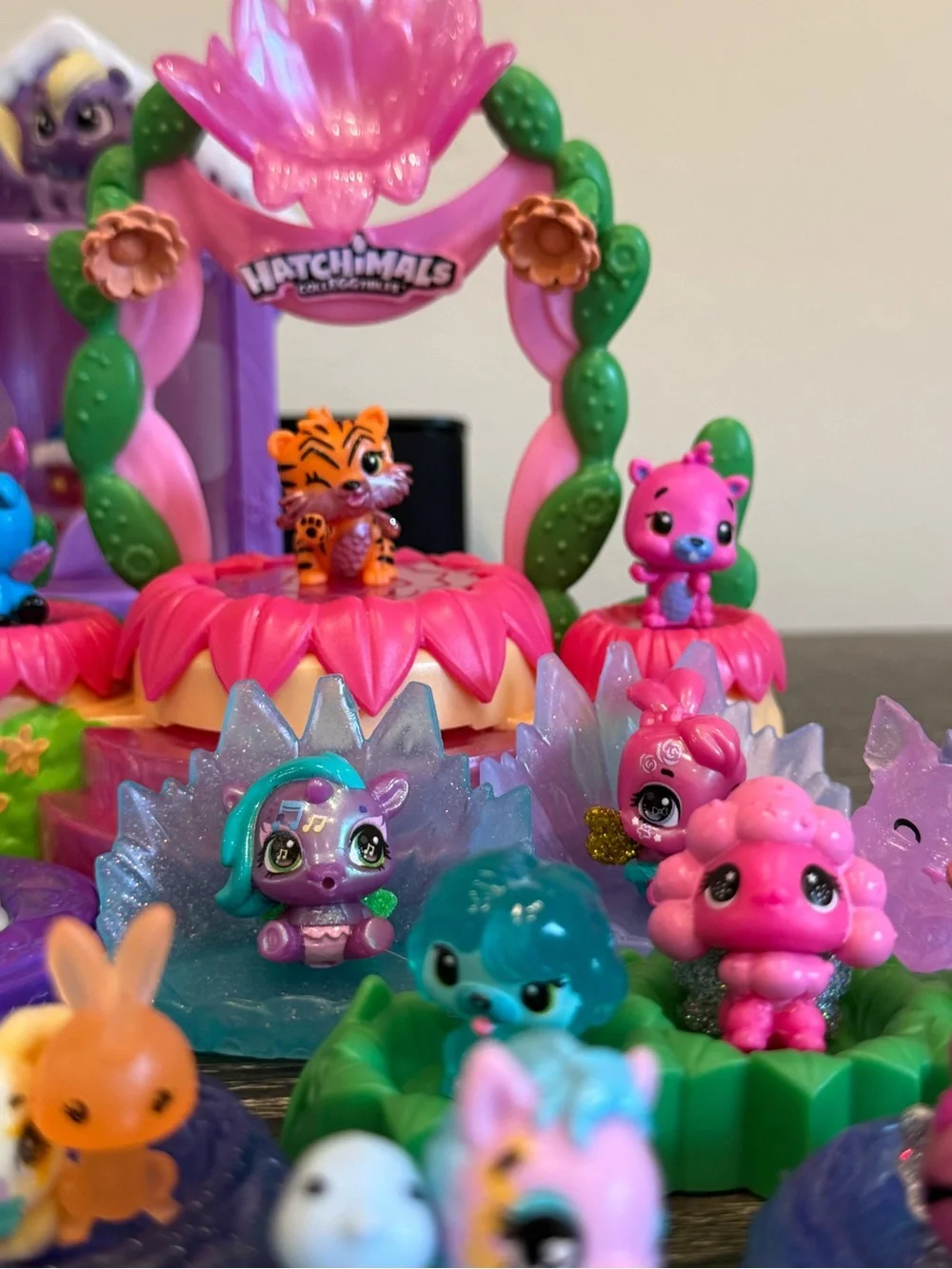 Hatchimals hug lot winter set beds spinners many animals lot